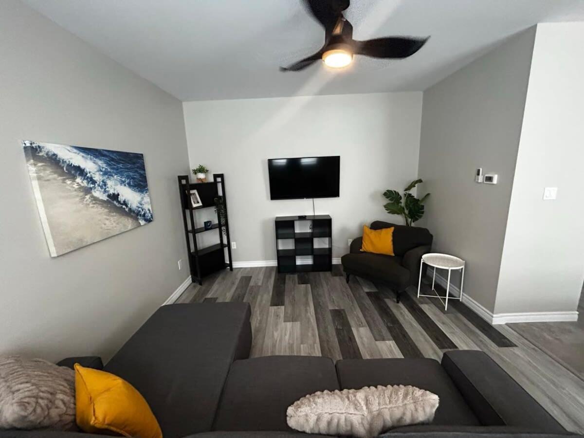 New Large Luxurious 2Br Condo In The Heart Of Uptown Coffee, Wifi セント・ジョン エクステリア 写真