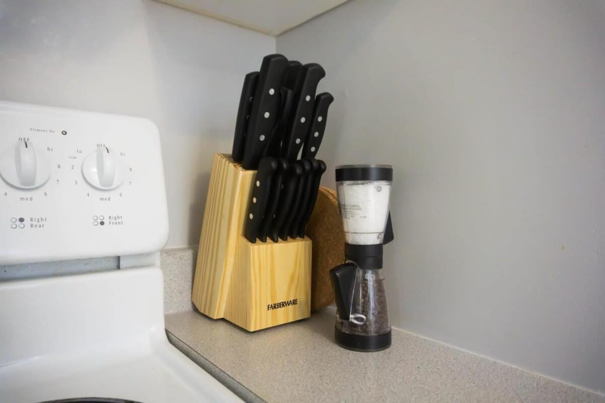 New Large Luxurious 2Br Condo In The Heart Of Uptown Coffee, Wifi セント・ジョン エクステリア 写真