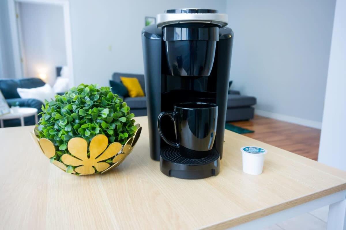 New Large Luxurious 2Br Condo In The Heart Of Uptown Coffee, Wifi セント・ジョン エクステリア 写真