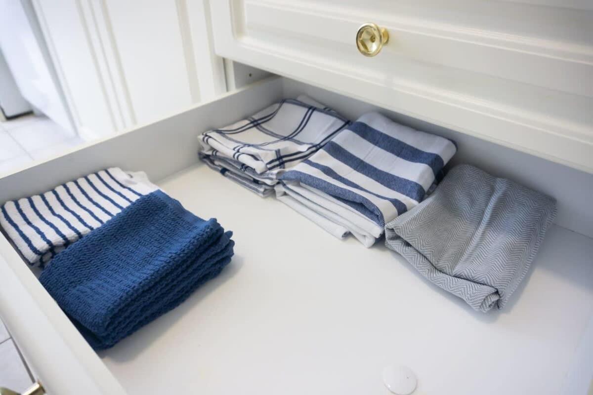 New Large Luxurious 2Br Condo In The Heart Of Uptown Coffee, Wifi セント・ジョン エクステリア 写真