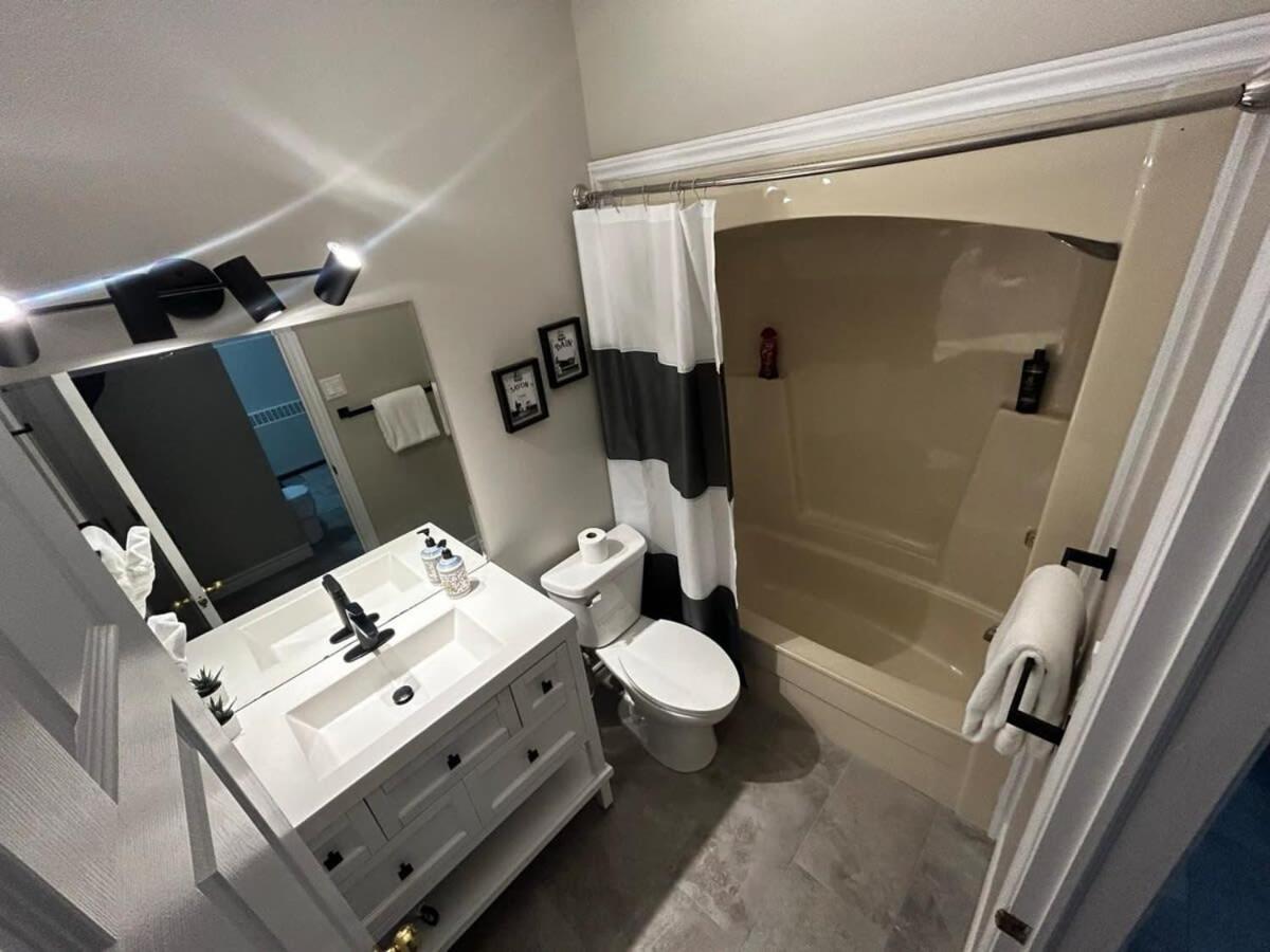 New Large Luxurious 2Br Condo In The Heart Of Uptown Coffee, Wifi セント・ジョン エクステリア 写真